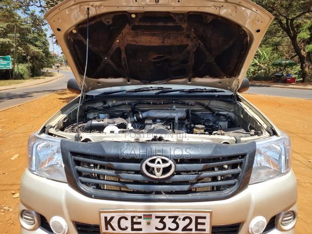 Toyota Hilux 2015 Gold