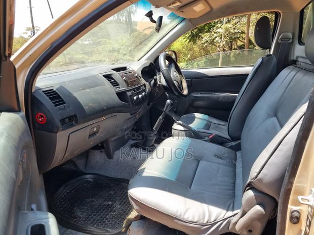 Toyota Hilux 2015 Gold