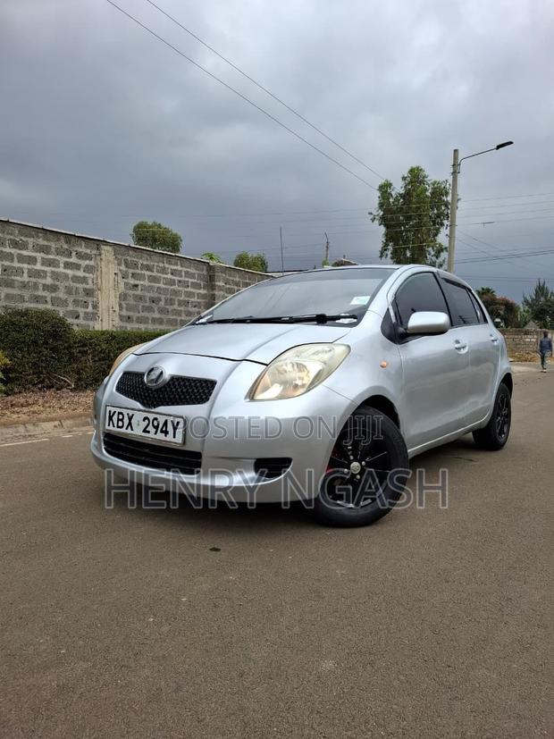 Toyota Vitz 2006 Silver