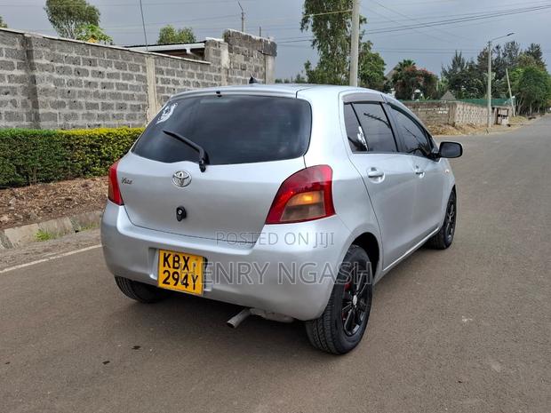 Toyota Vitz 2006 Silver