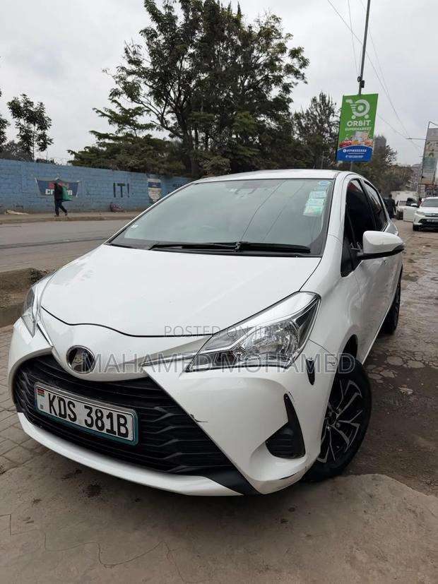 Toyota Vitz 2017 White