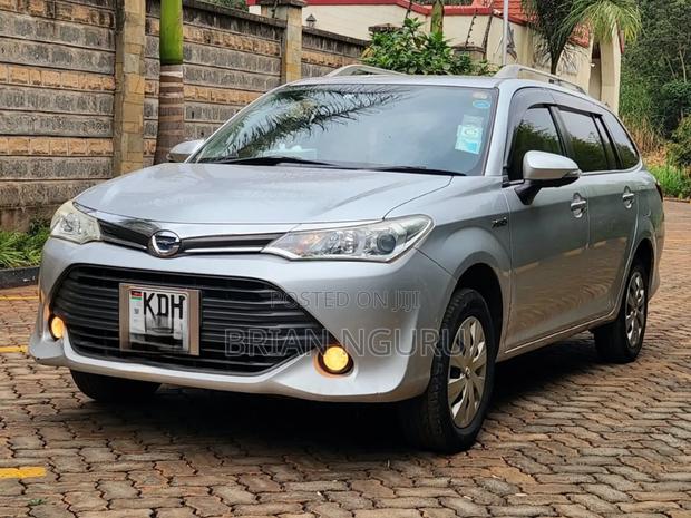 Toyota Corolla Fielder 2017 Silver