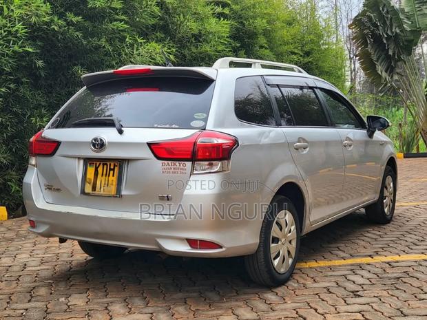 Toyota Corolla Fielder 2017 Silver