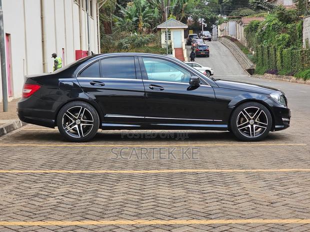 Mercedes-Benz C200 2014 Black