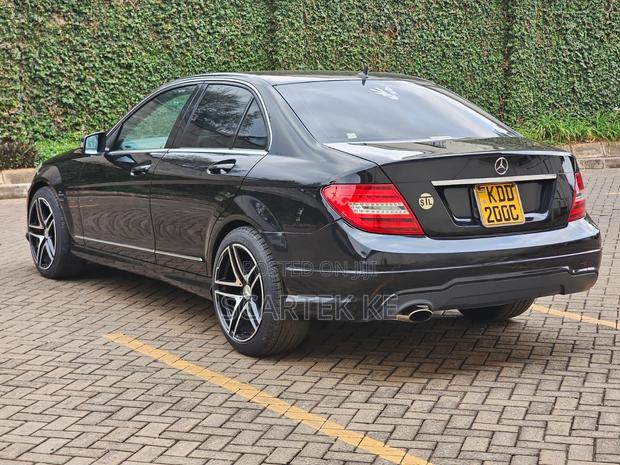 Mercedes-Benz C200 2014 Black