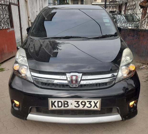 Toyota ISIS 2014 Black