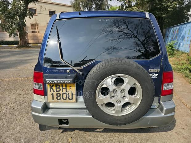 Mitsubishi Pajero 2002 Blue