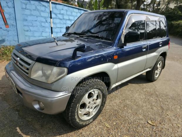 Mitsubishi Pajero 2002 Blue