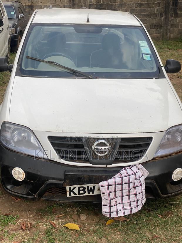 Nissan Pick-Up 2008 White