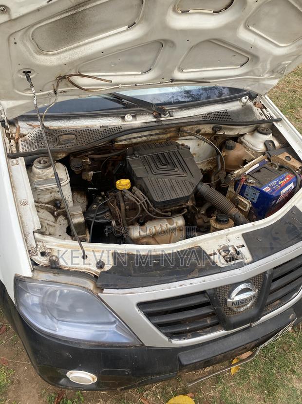 Nissan Pick-Up 2008 White