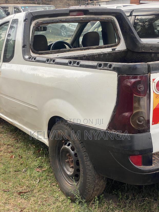 Nissan Pick-Up 2008 White