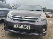 Toyota ISIS 2013 Maroon for sale