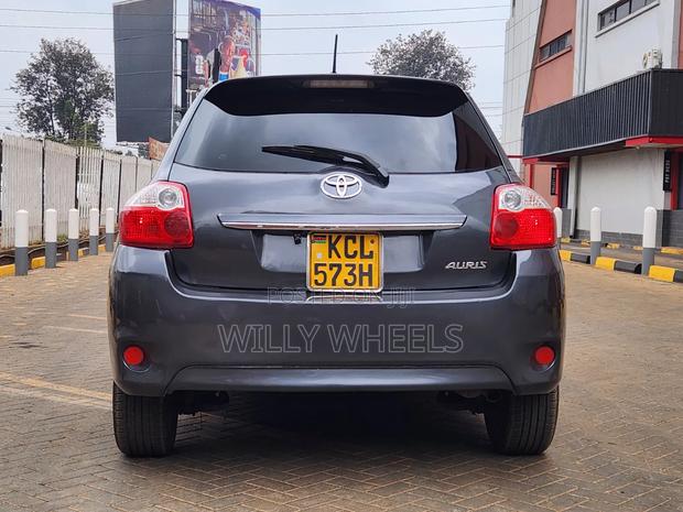 Toyota Auris 2010 Gray
