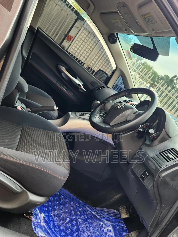 Toyota Auris 2010 Gray