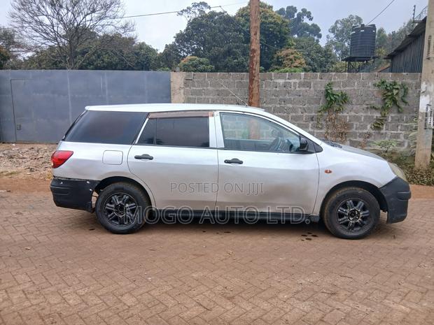 Nissan Advan 2010 Silver