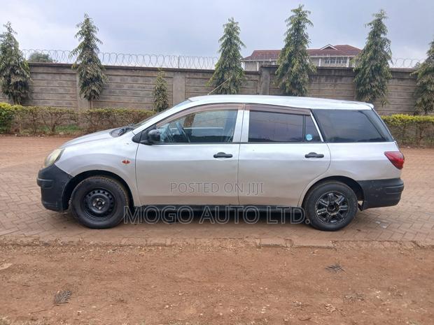 Nissan Advan 2010 Silver