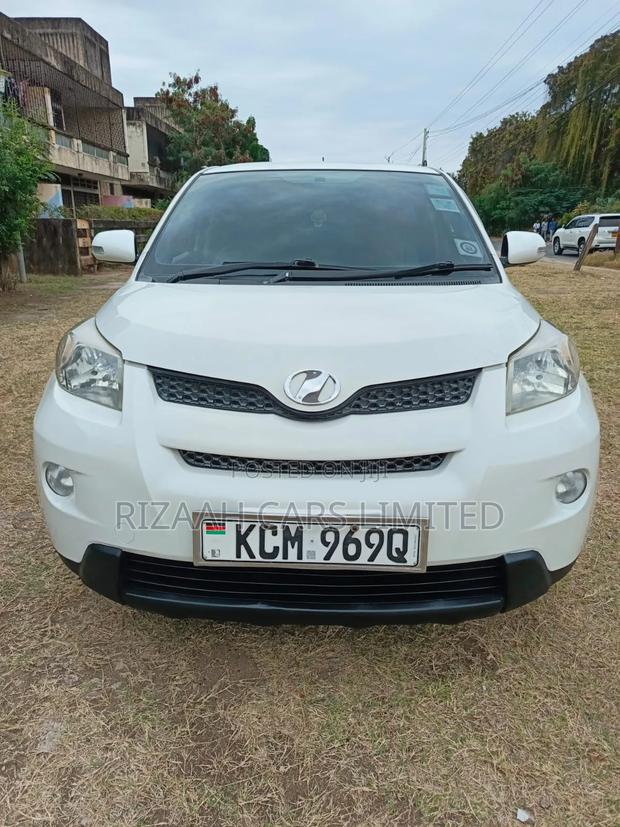 Toyota IST 2011 White