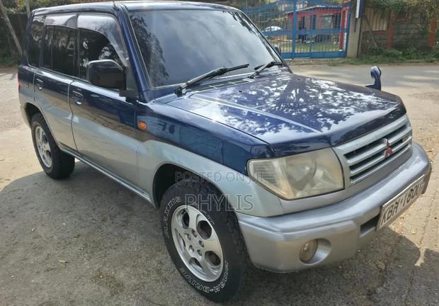 Mitsubishi Pajero IO 2002 Blue