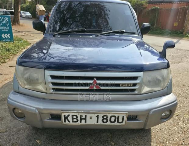 Mitsubishi Pajero IO 2002 Blue