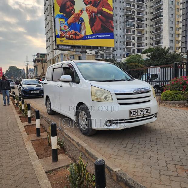 Toyota Noah 2009 White