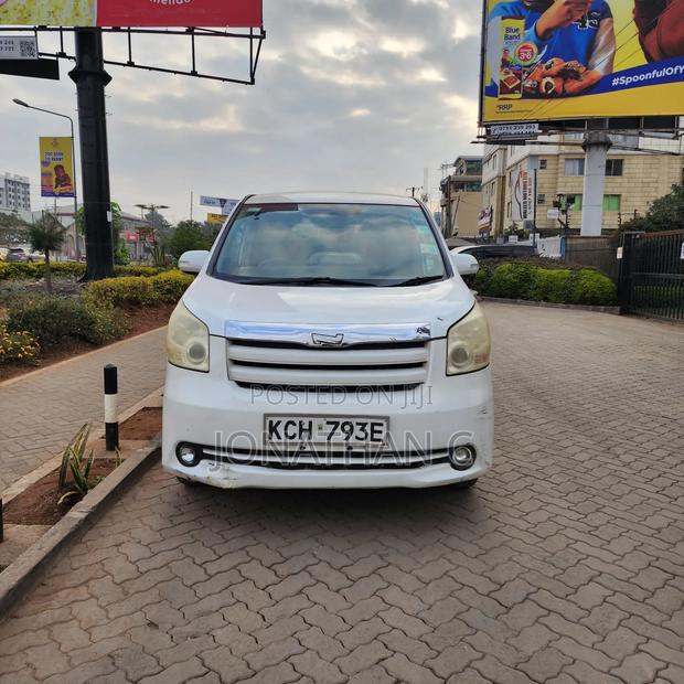 Toyota Noah 2009 White