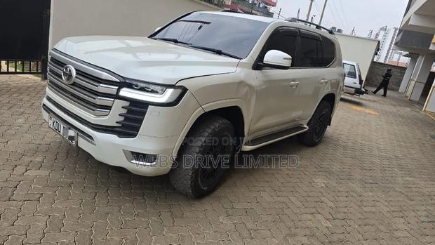 Toyota Land Cruiser 2008 White