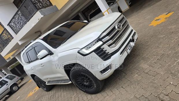 Toyota Land Cruiser 2008 White