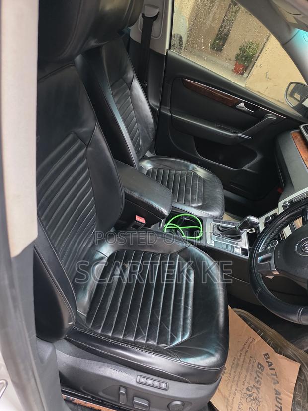 Volkswagen Passat 2011 White