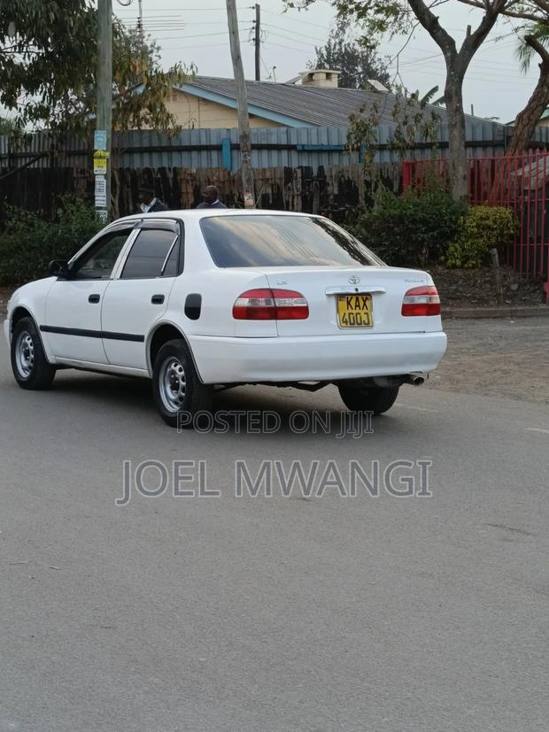 Toyota Corolla 2000 White