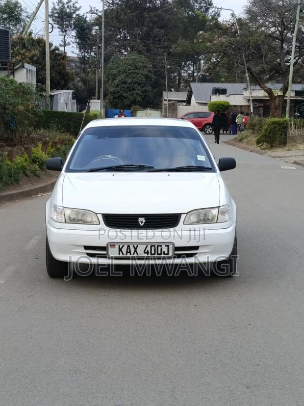 Toyota Corolla 2000 White