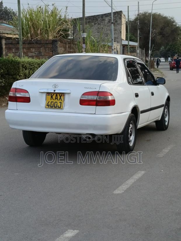 Toyota Corolla 2000 White