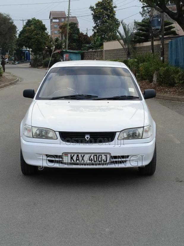 Toyota Corolla 2000 White