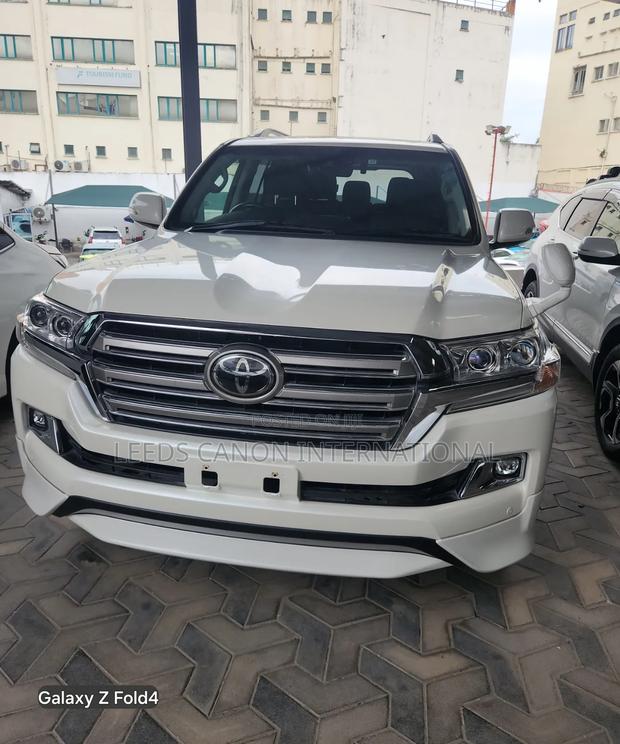Toyota Land Cruiser 2018 White