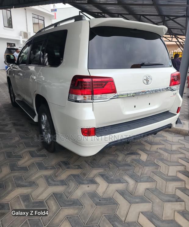 Toyota Land Cruiser 2018 White