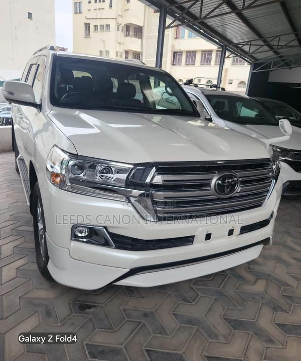 Toyota Land Cruiser 2018 White