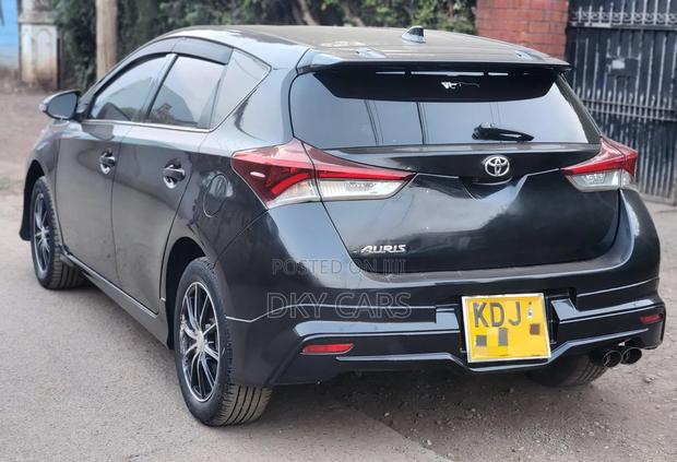 Toyota Auris 2015 Black