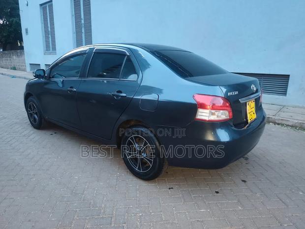 Toyota Belta 2009 Gray