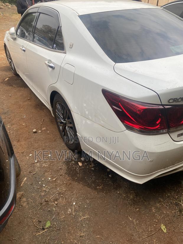 Toyota Crown 2017 White