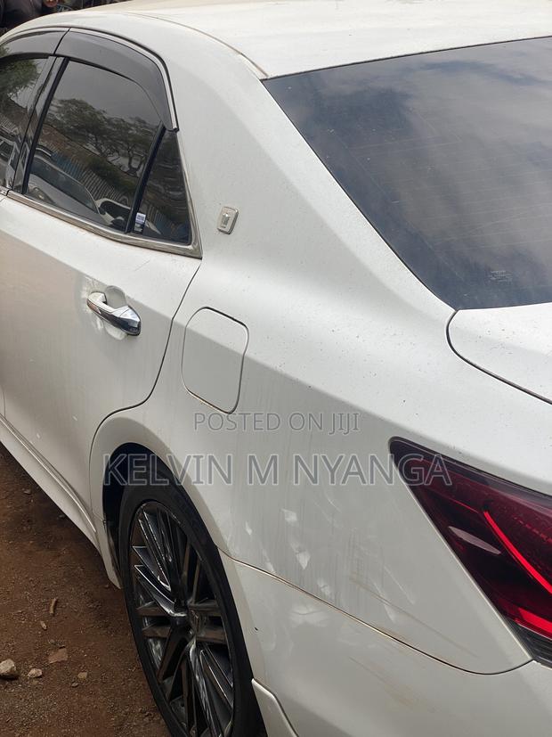 Toyota Crown 2017 White