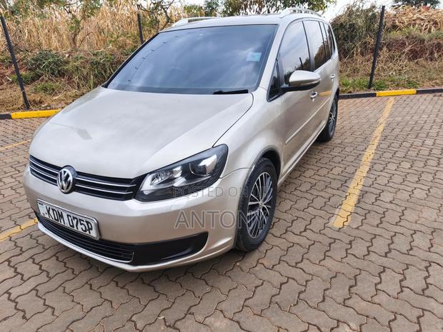 Volkswagen Touran 2014 Beige