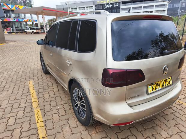 Volkswagen Touran 2014 Beige