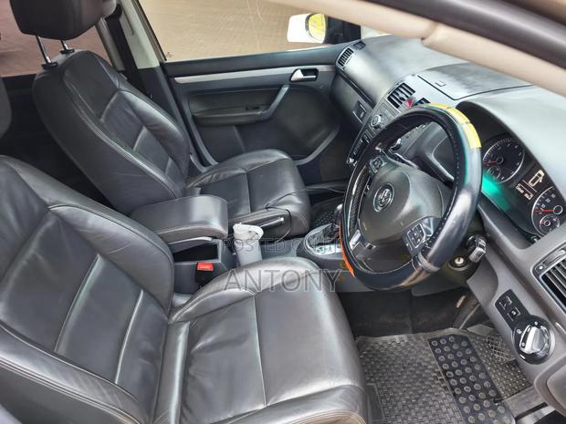 Volkswagen Touran 2014 Beige