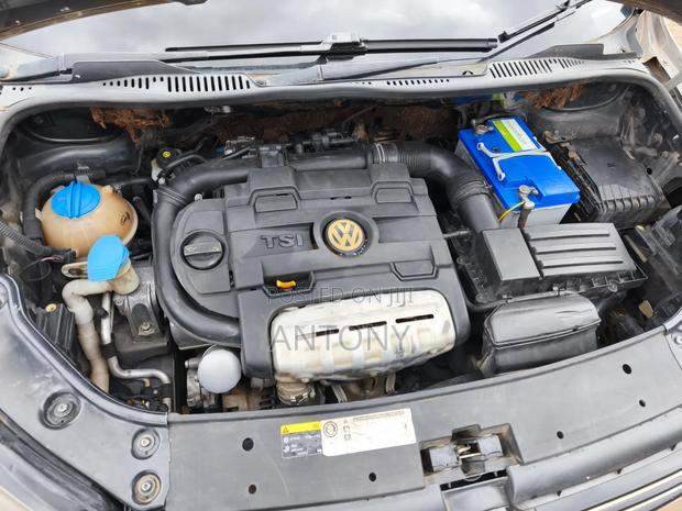 Volkswagen Touran 2014 Beige