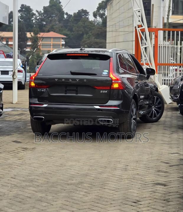 Volvo XC60 2021 Gray