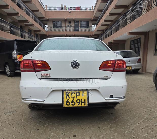 Volkswagen Passat 2011 White