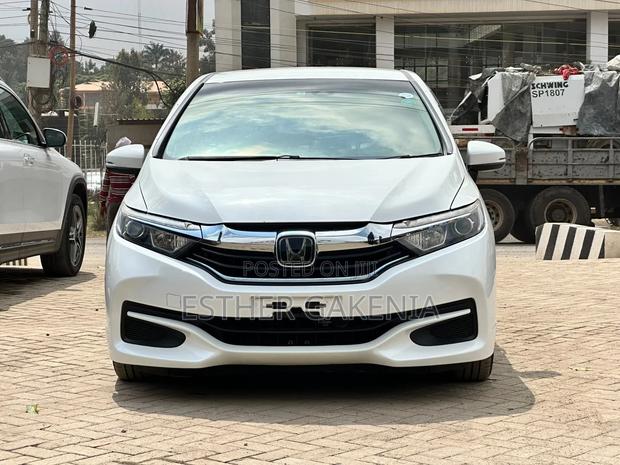 Honda Fit Shuttle 2018 Pearl