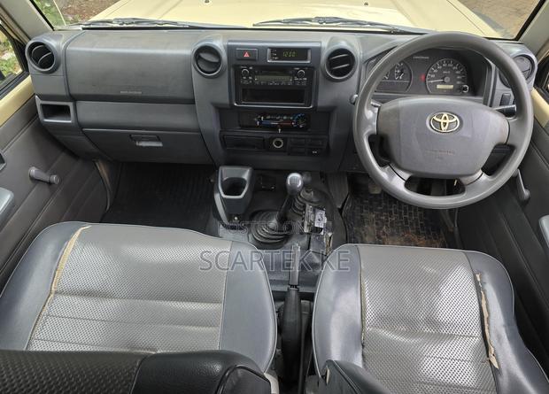 Toyota Land Cruiser 2010 Gold