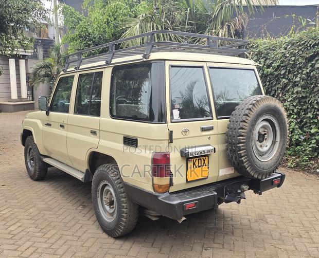 Toyota Land Cruiser 2010 Gold