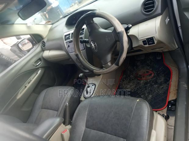 Toyota Belta 2012 Silver