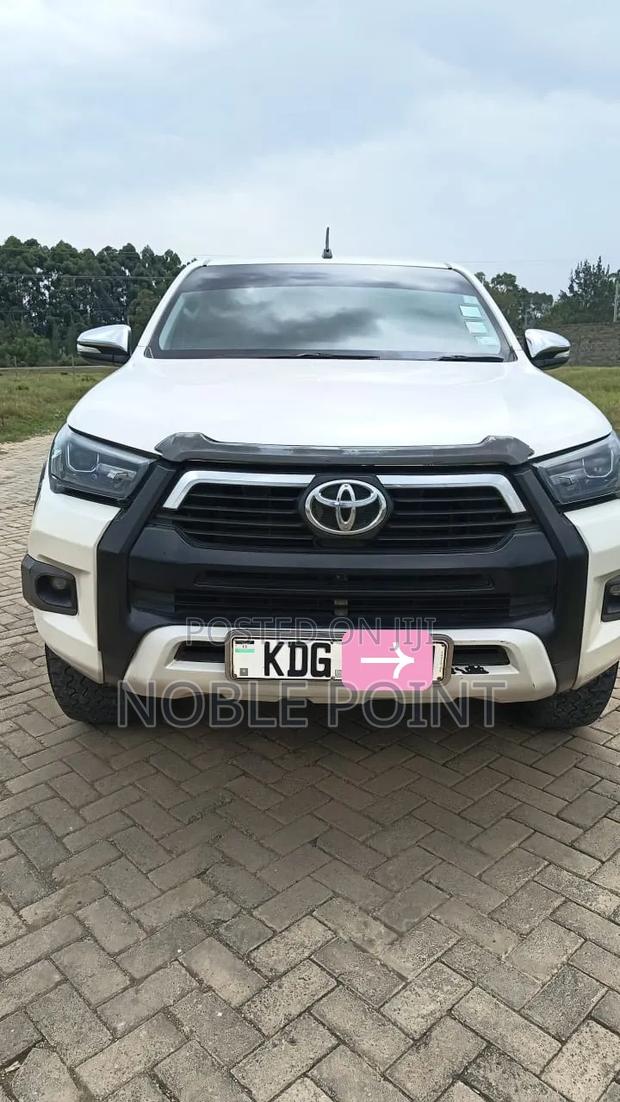 Toyota Hilux 2016 White
